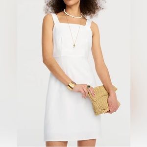 Squareneck A-line dress is stretch linen